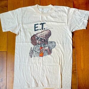 E.T & Reese’s Short sleeves tee vintage from 1982.